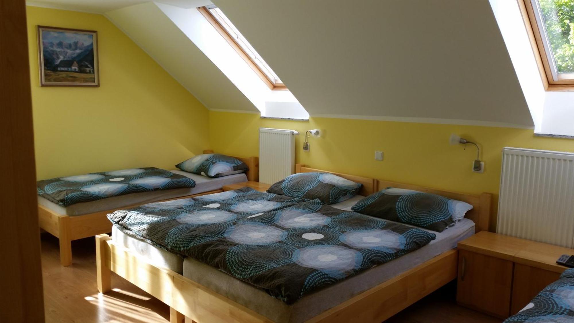 Guest House Pr Ambruzarju & Apartments Cerklje na Gorenjskem Habitación foto