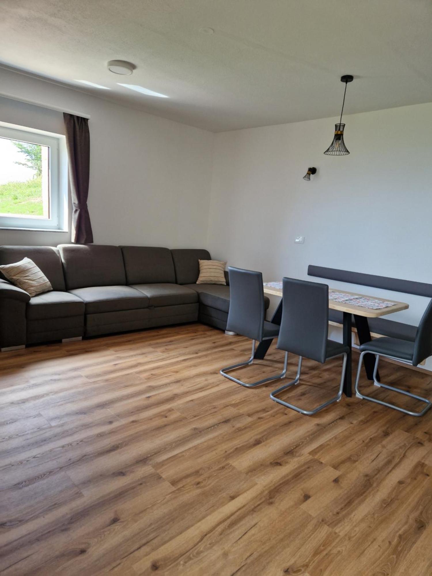 Guest House Pr Ambruzarju & Apartments Cerklje na Gorenjskem Habitación foto