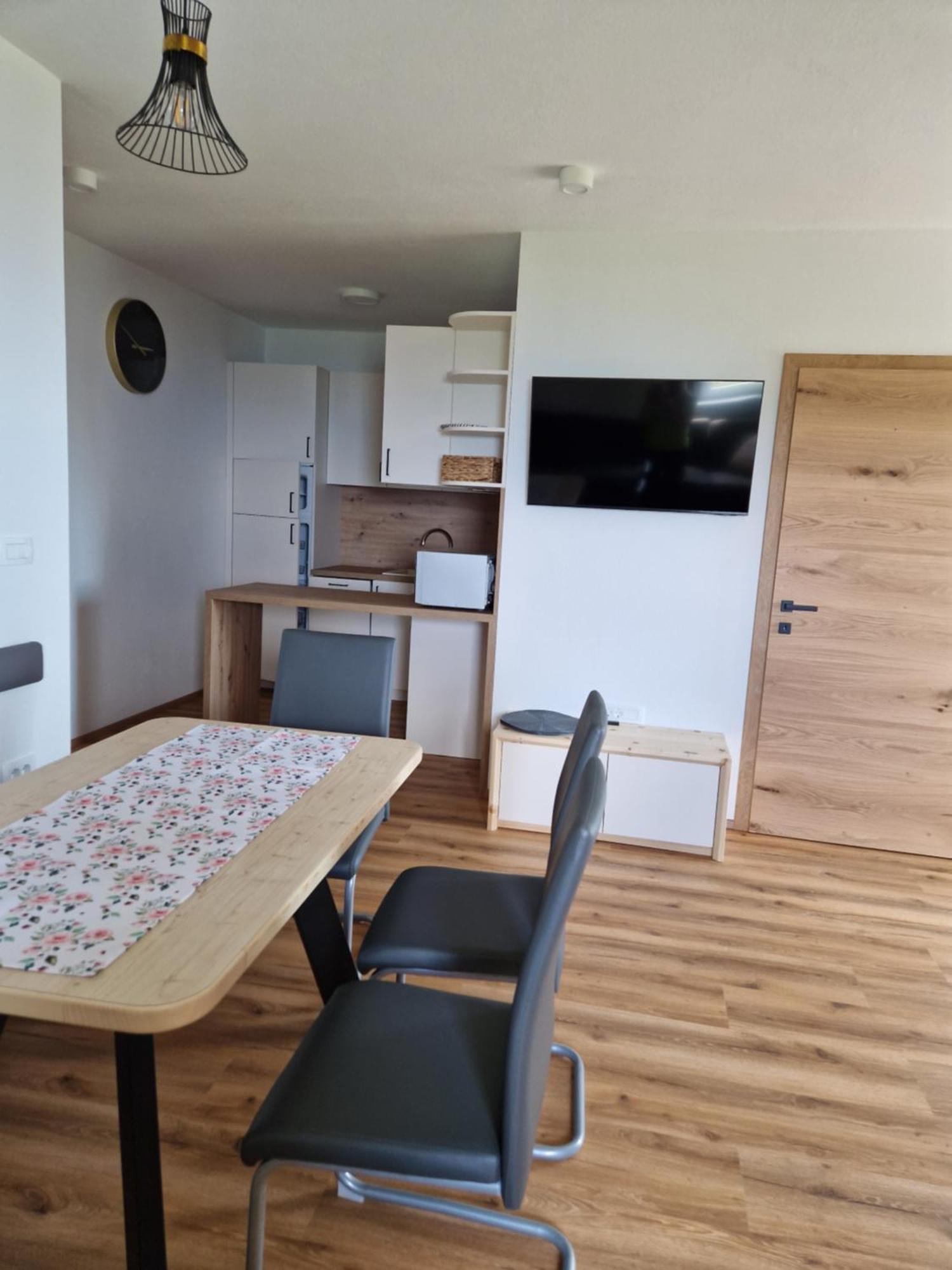 Guest House Pr Ambruzarju & Apartments Cerklje na Gorenjskem Habitación foto